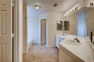 Photo #6: 2299472 Listing