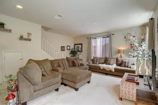 Photo #4: 2299490 Listing