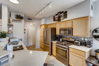 Photo #2: 2299501 Listing 