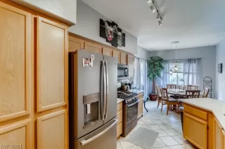 Photo #4: 2299501 Listing 