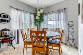 Photo #5: 2299501 Listing 