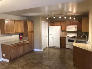 Photo #5: 2299521 Listing 