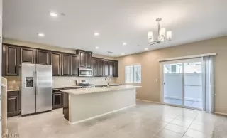 Photo #1: 2299541 Listing