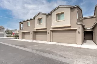 Photo #2: 2299541 Listing
