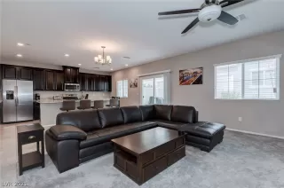 Photo #5: 2299541 Listing