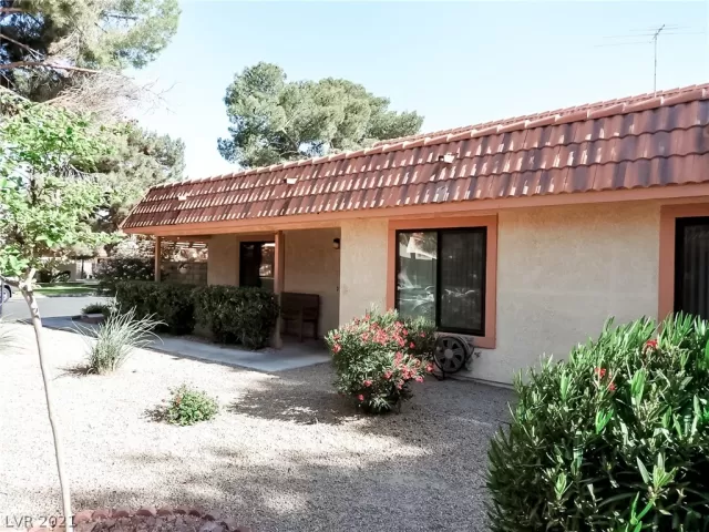 MLS: 2299544 Condo For Sale