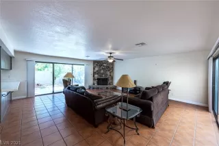 Photo #1: 2299548 Listing