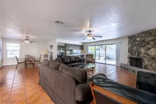 Photo #5: 2299548 Listing