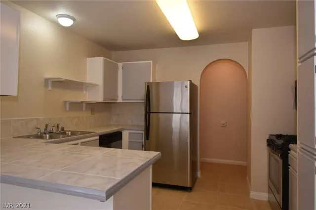 MLS: 2299566 Condo For Sale