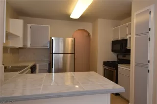 Photo #1: 2299566 Listing