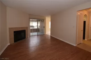 Photo #4: 2299566 Listing