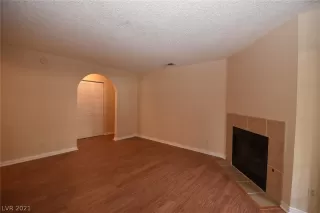 Photo #5: 2299566 Listing