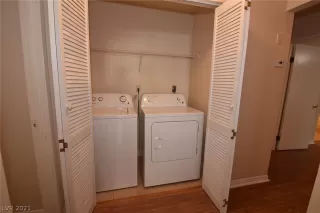 Photo #6: 2299566 Listing