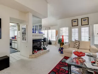 Photo #4: 2299576 Listing