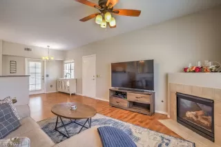 Photo #4: 2299589 Listing