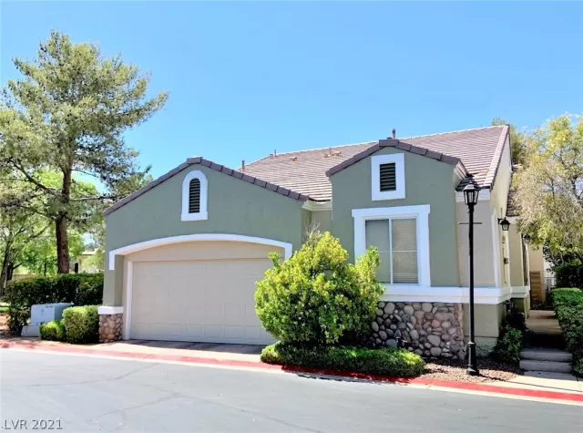 MLS: 2299592 Condo For Sale