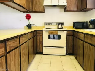 Photo #6: 2299637 Listing 