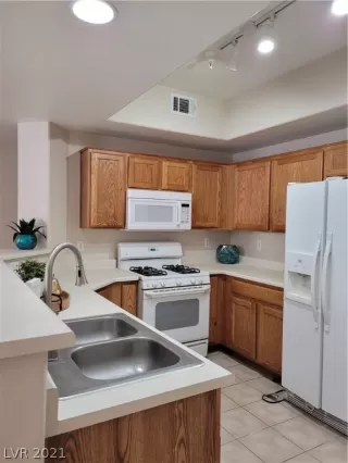 Photo #6: 2299661 Listing 