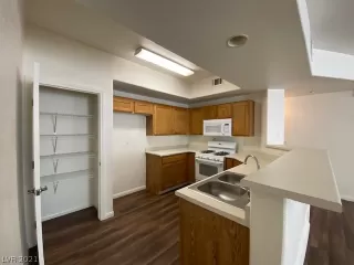 Photo #3: 2299674 Listing 