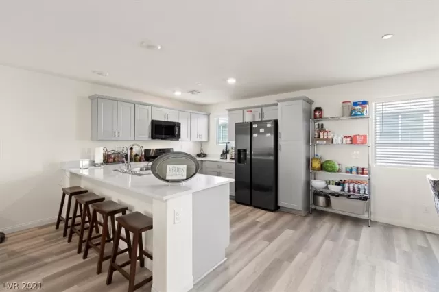 MLS: 2299683 Condo For Sale