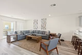 Photo #4: 2299683 Listing