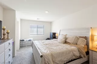 Photo #5: 2299683 Listing