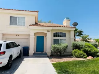 Photo #2: 2299703 Listing