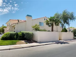 Photo #3: 2299703 Listing