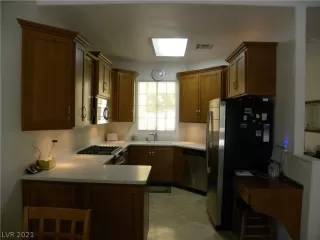 Photo #5: 2299722 Listing