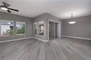 Photo #2: 2299725 Listing