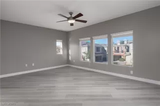 Photo #3: 2299725 Listing