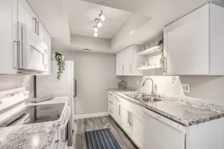 Photo #1: 2299802 Listing