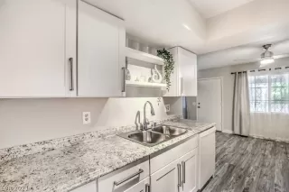 Photo #2: 2299802 Listing