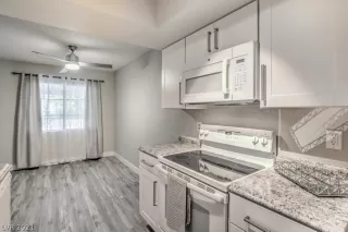 Photo #3: 2299802 Listing