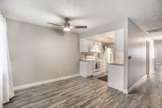 Photo #4: 2299802 Listing