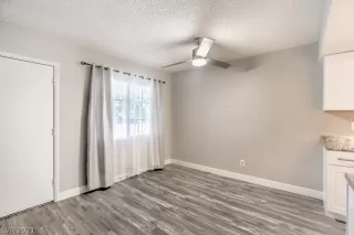 Photo #6: 2299802 Listing