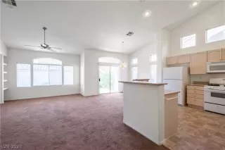 Photo #1: 2299829 Listing