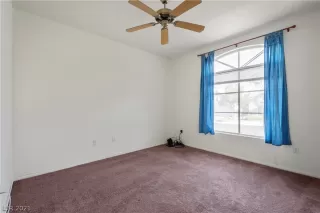 Photo #4: 2299829 Listing