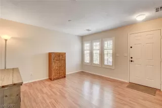 Photo #5: 2299839 Listing 