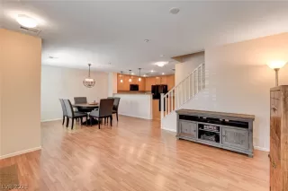 Photo #6: 2299839 Listing 