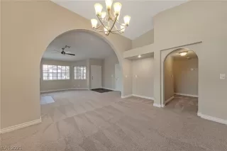 Photo #3: 2299842 Listing