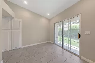 Photo #6: 2299842 Listing