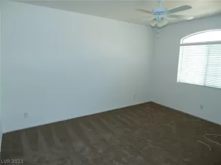 Photo #5: 2299844 Listing