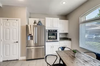 Photo #4: 2299853 Listing