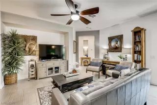 Photo #6: 2299853 Listing