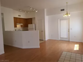 Photo #2: 2299860 Listing