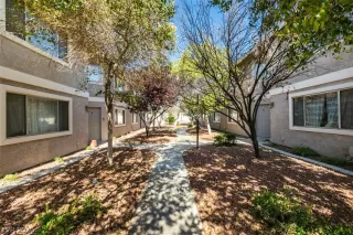 Photo #2: 2299905 Listing