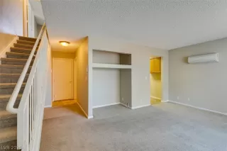 Photo #3: 2299905 Listing