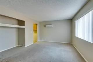 Photo #4: 2299905 Listing