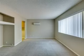 Photo #5: 2299905 Listing